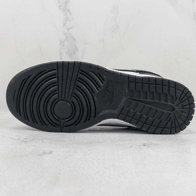 Nike Dunk Low Retro Black White Panda